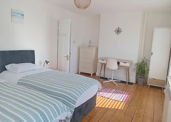 The Old Ship Holiday Apartment